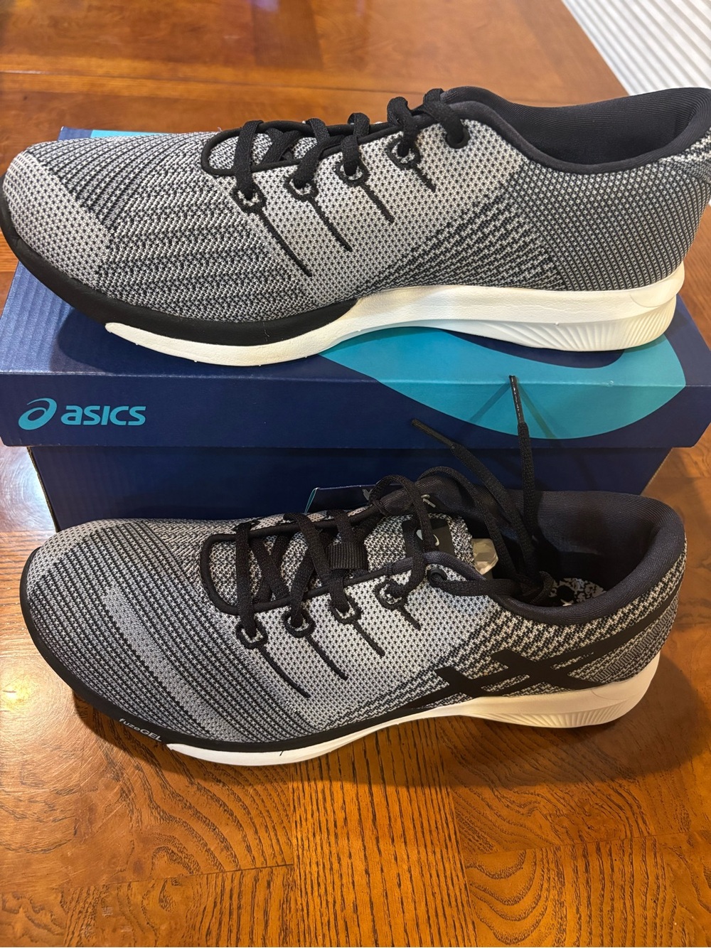 ASICS Men’s Fuzex Knit Men’s Running Size 9 NWT! Carbon/Black/White